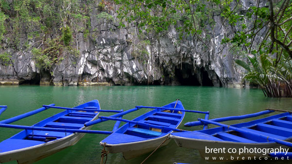 Boats going to the Underground River